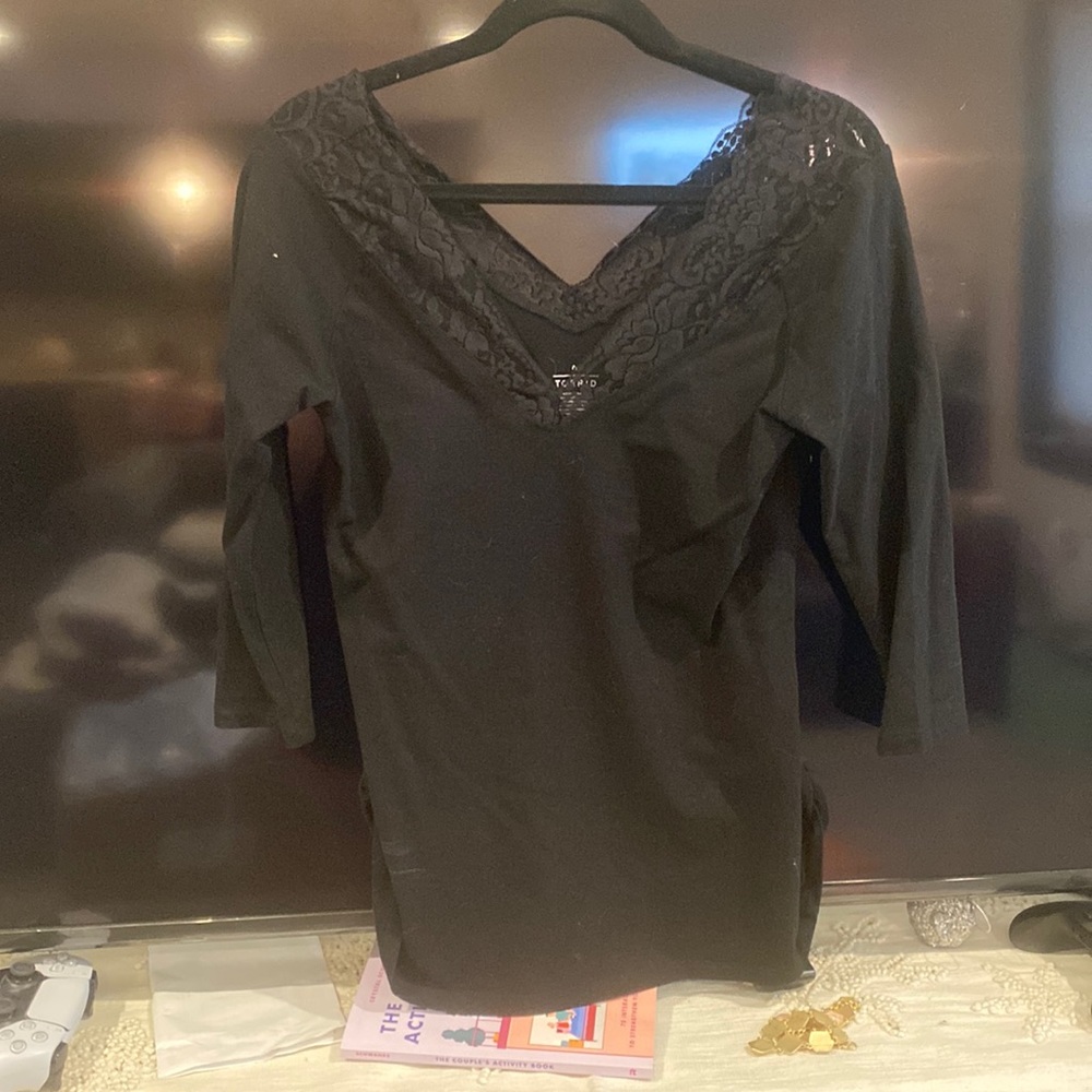 Size 00 black top from torrid